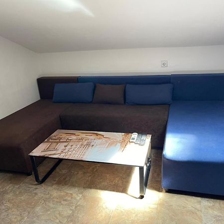 Dejan Apartment Pula Bagian luar foto