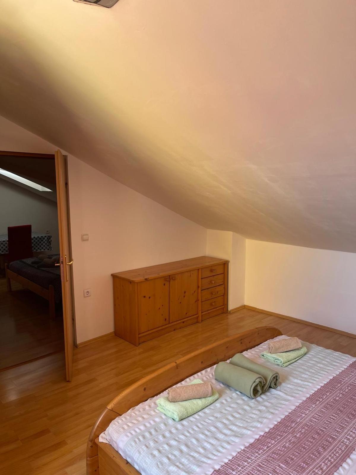 Dejan Apartment Pula Bagian luar foto