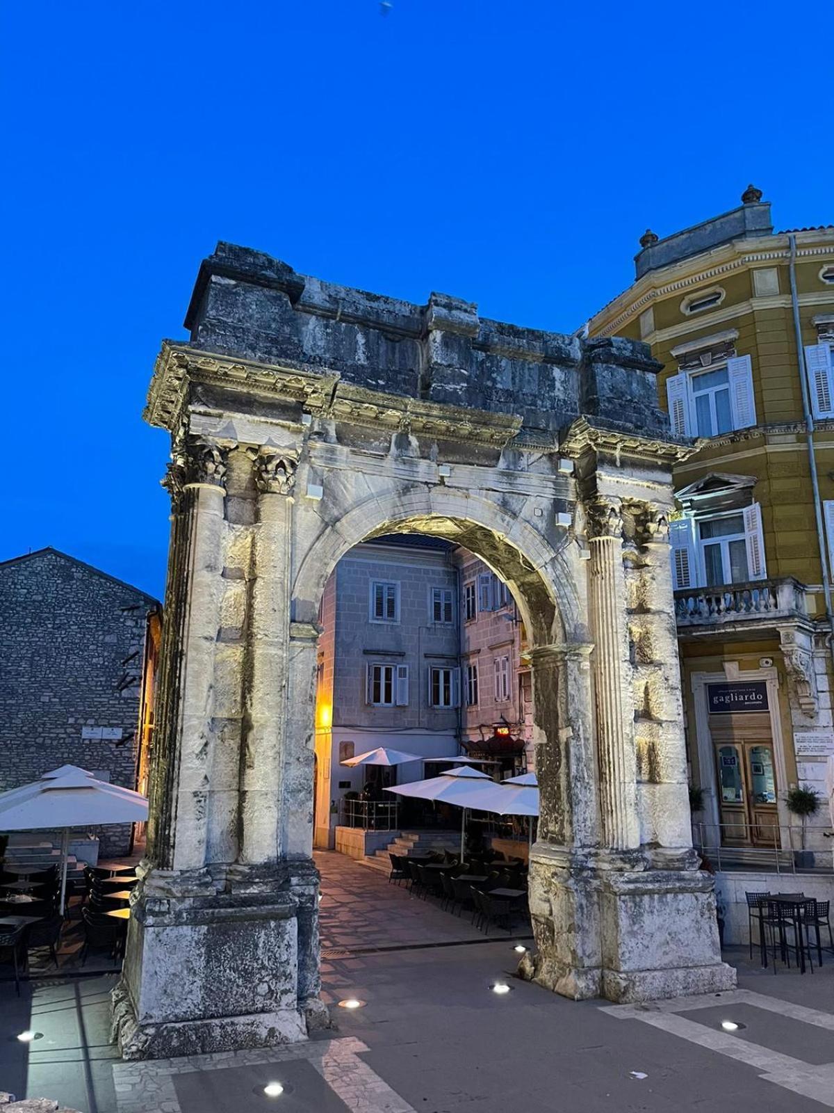 Dejan Apartment Pula Bagian luar foto