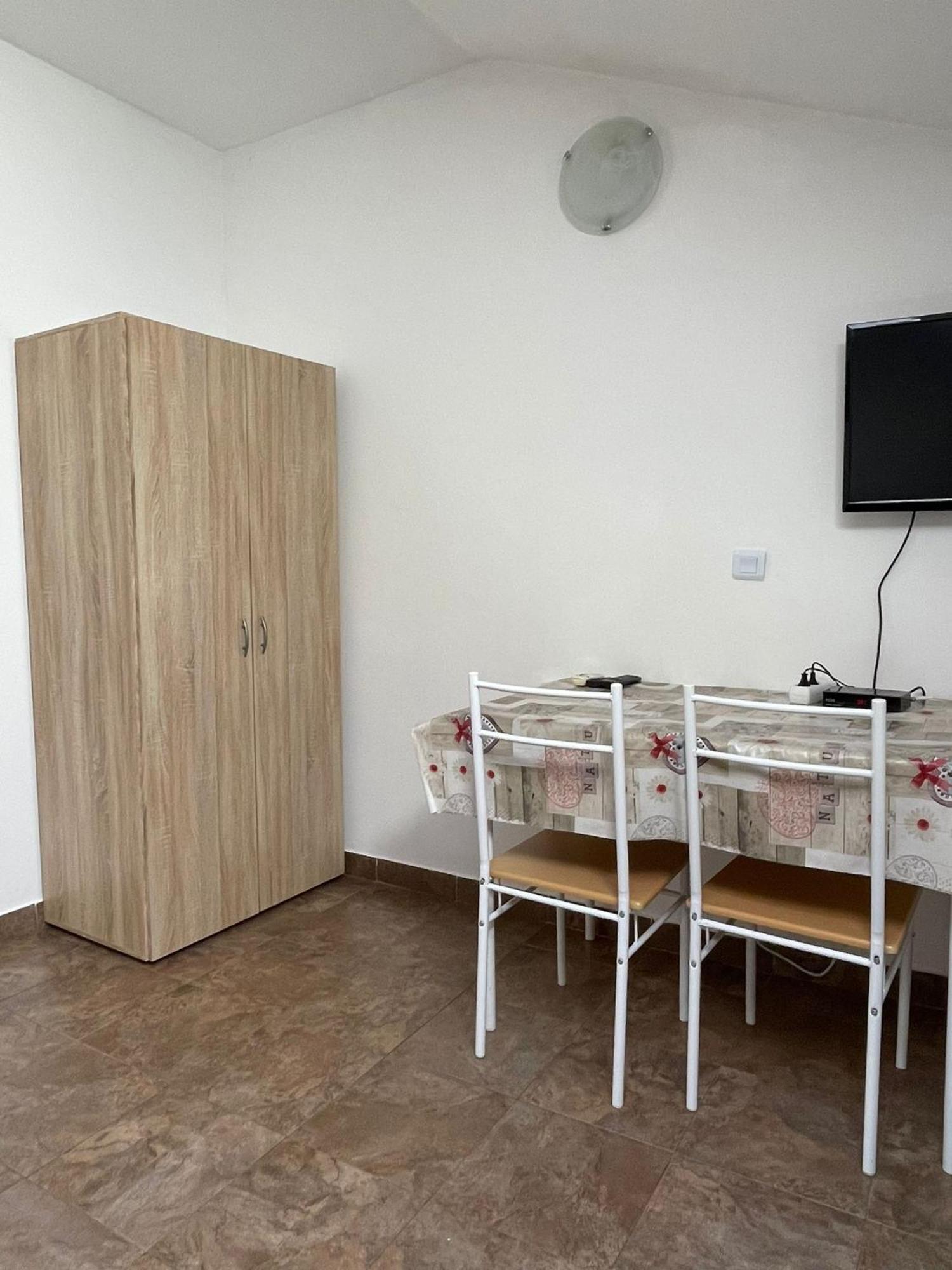 Dejan Apartment Pula Bagian luar foto