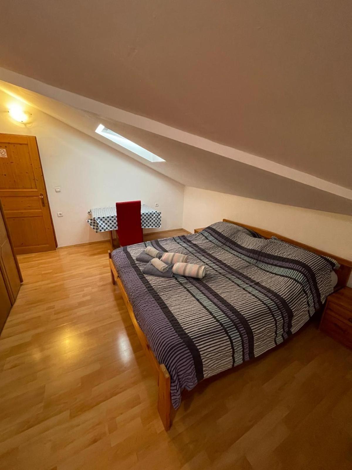 Dejan Apartment Pula Bagian luar foto