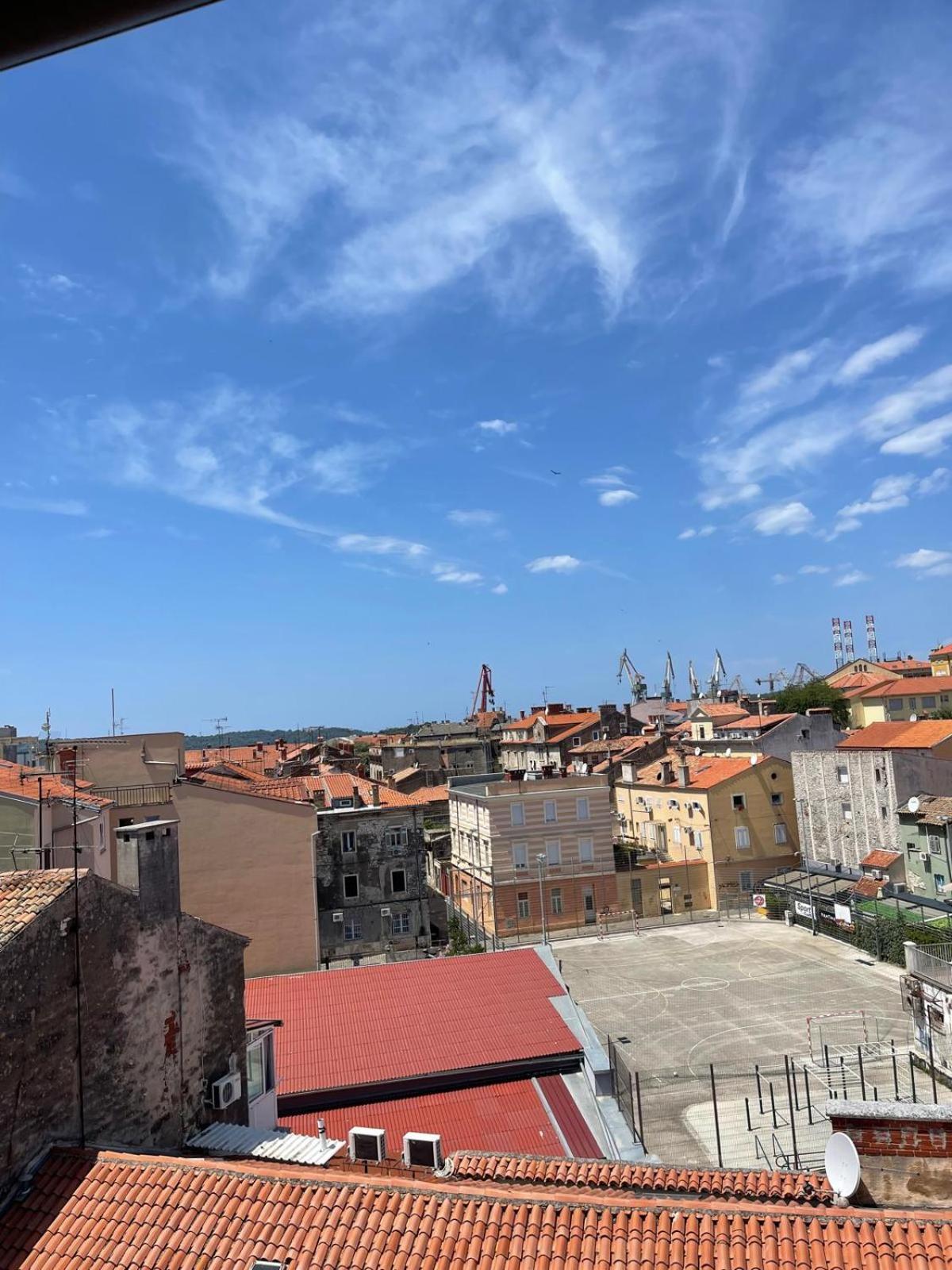 Dejan Apartment Pula Bagian luar foto