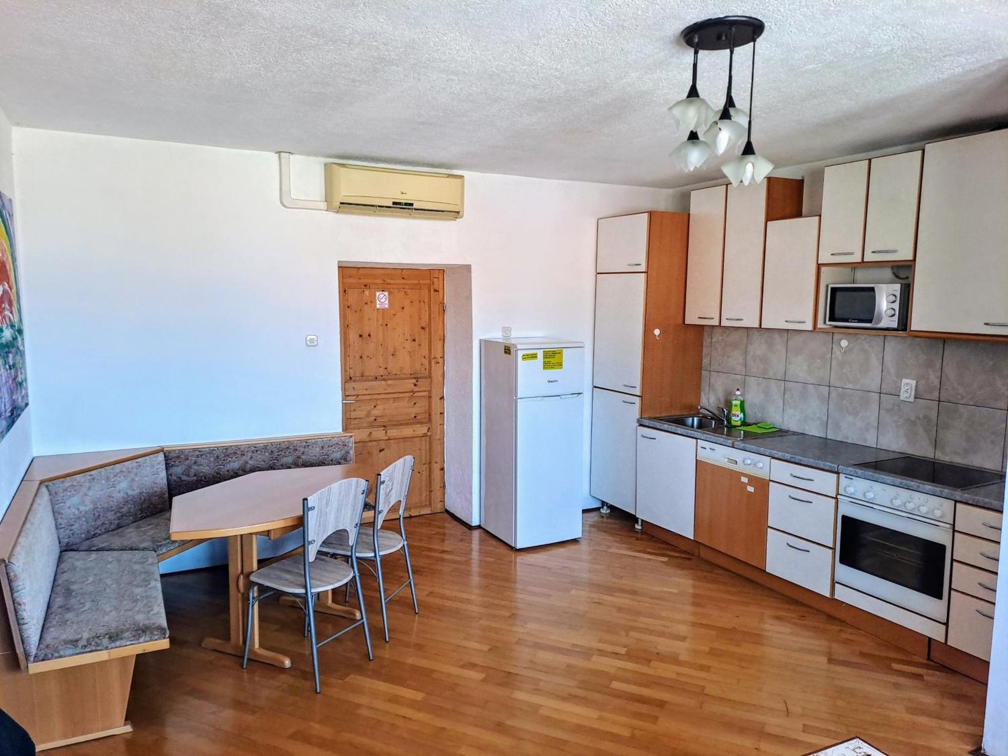 Dejan Apartment Pula Bagian luar foto